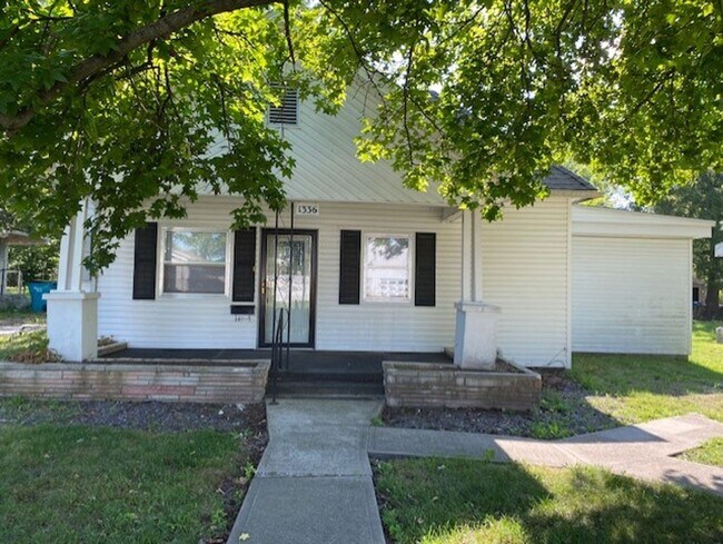 Building Photo - COMING SOON! Charming 2 Bedroom Home