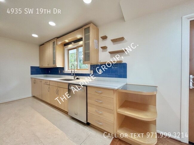 Building Photo - 4935 SW 19th Dr