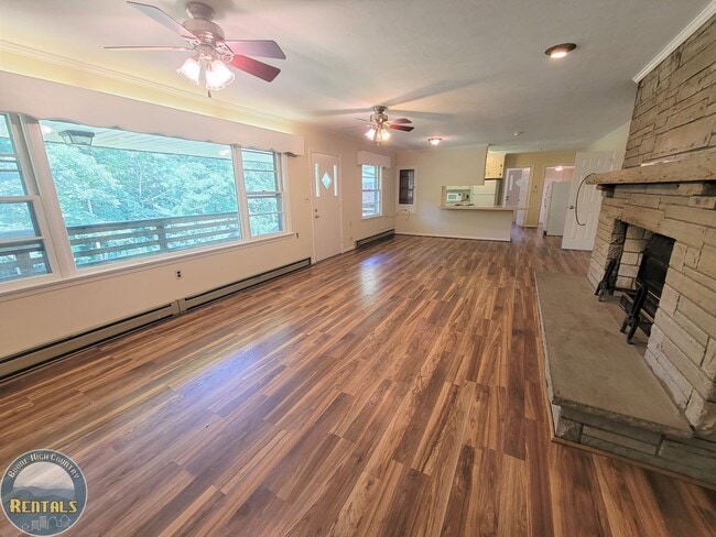 Building Photo - Spacious House Located off the 105 Bypass