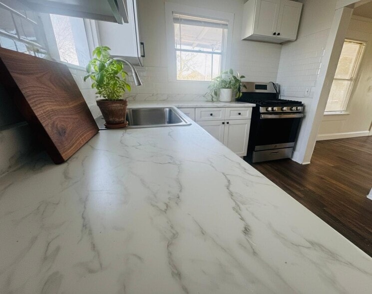 Building Photo - 15 E 24th St