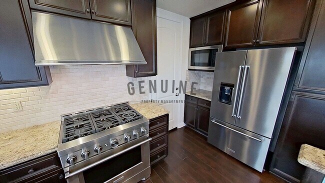 Building Photo - Spacious 3Bd 2.5Ba 2 Story Home w/ Fabulou...