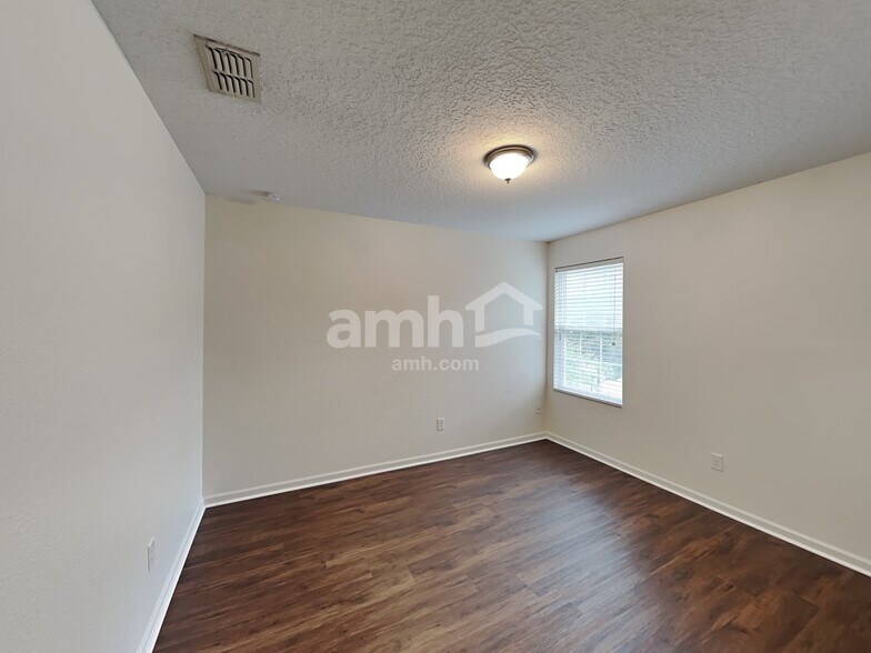 Building Photo - 13728 Devan Lee Dr N