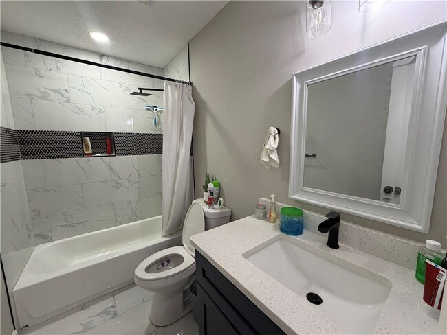 Building Photo - 934 Bay Ridge Dr