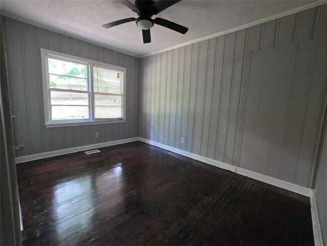Building Photo - 1336 Wichita Dr SW