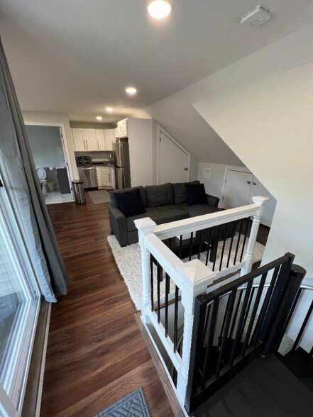 Building Photo - 109 Willow Ave