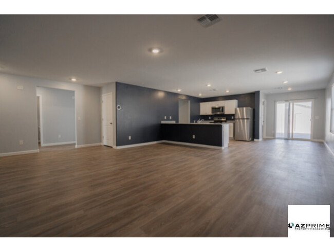 Building Photo - $200 OFF FIRST MONTH'S RENT MOVE IN SPECIA...