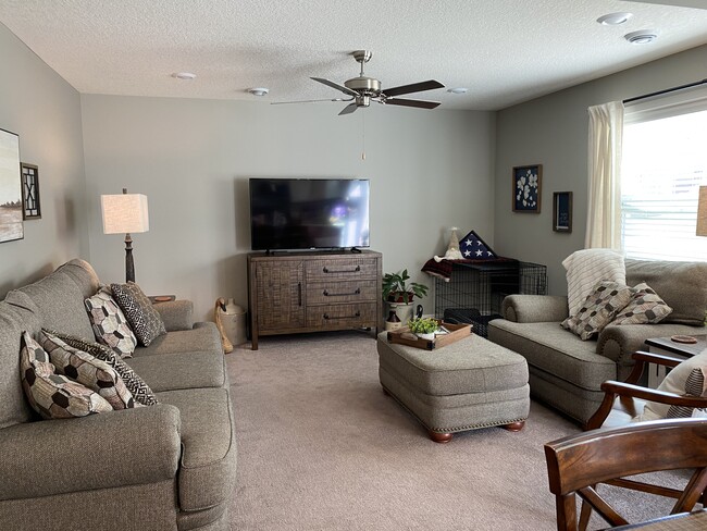 Building Photo - 5668 Cattail Ct NE