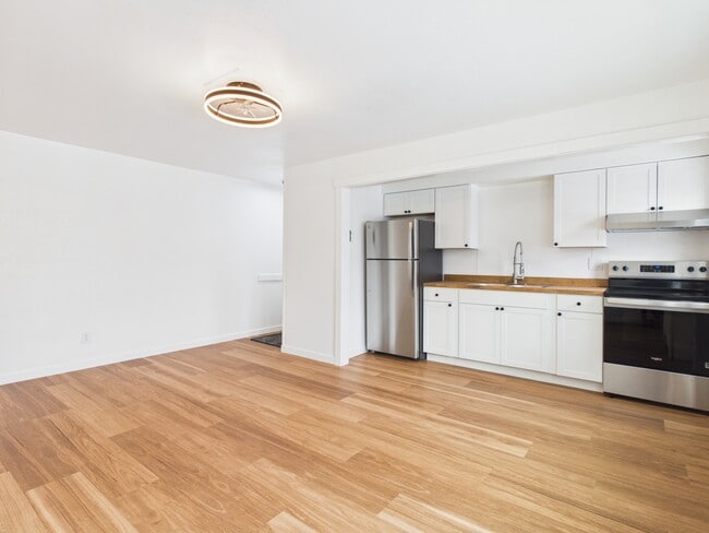 Building Photo - 1301 9th Ave