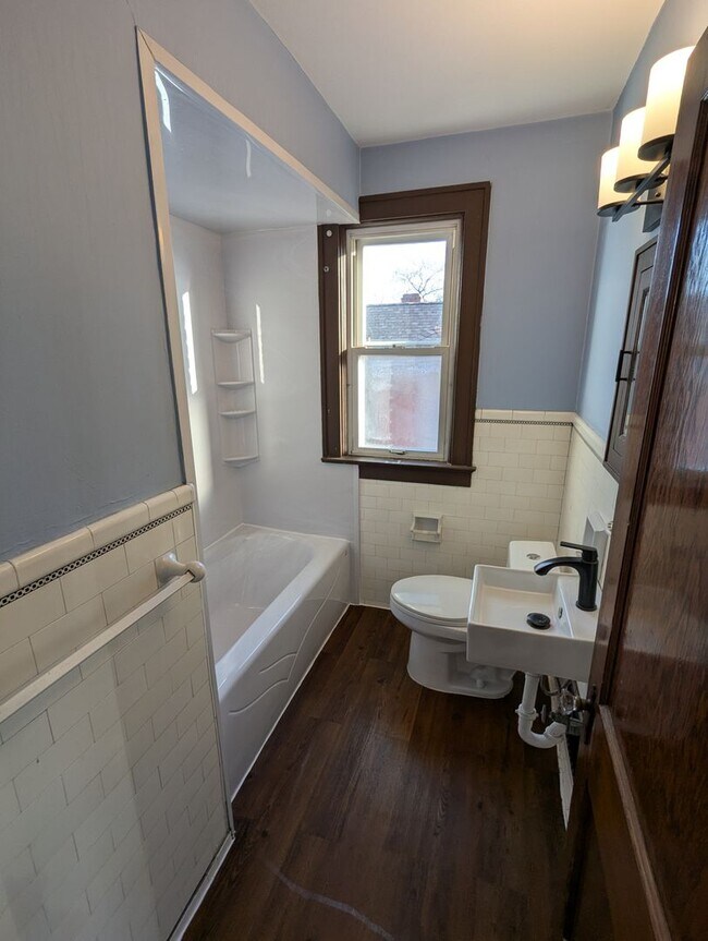 Building Photo - 3 Bedroom 1.5 Bathroom House (Greenfield)