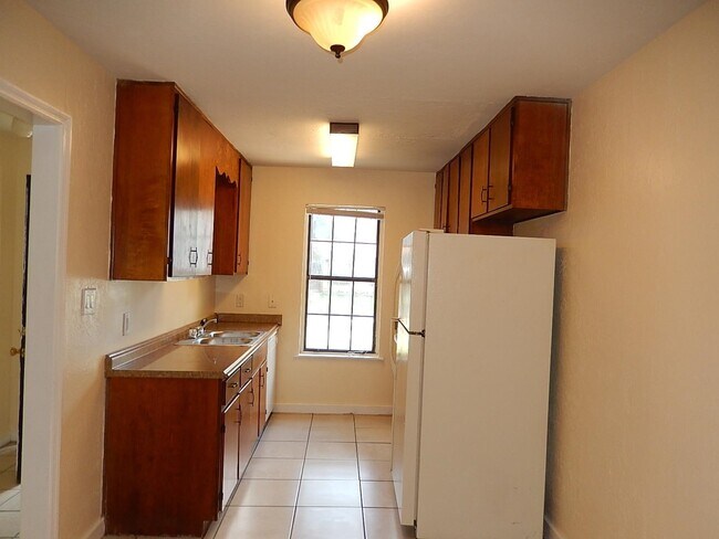 Building Photo - 3200 Nekoma Ln