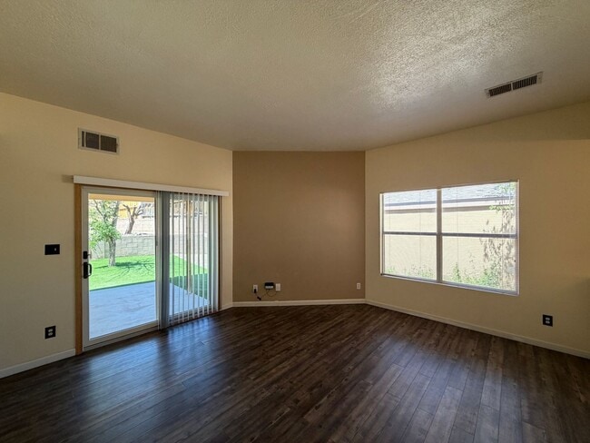 Building Photo - 2 Bedroom Single Story Home Available Near Unser Blvd NE & Northern Blvd NE in North Hills Rio Ra...