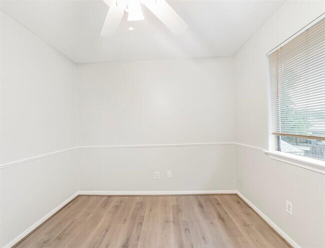 Building Photo - 23227 Timberbrook Dr