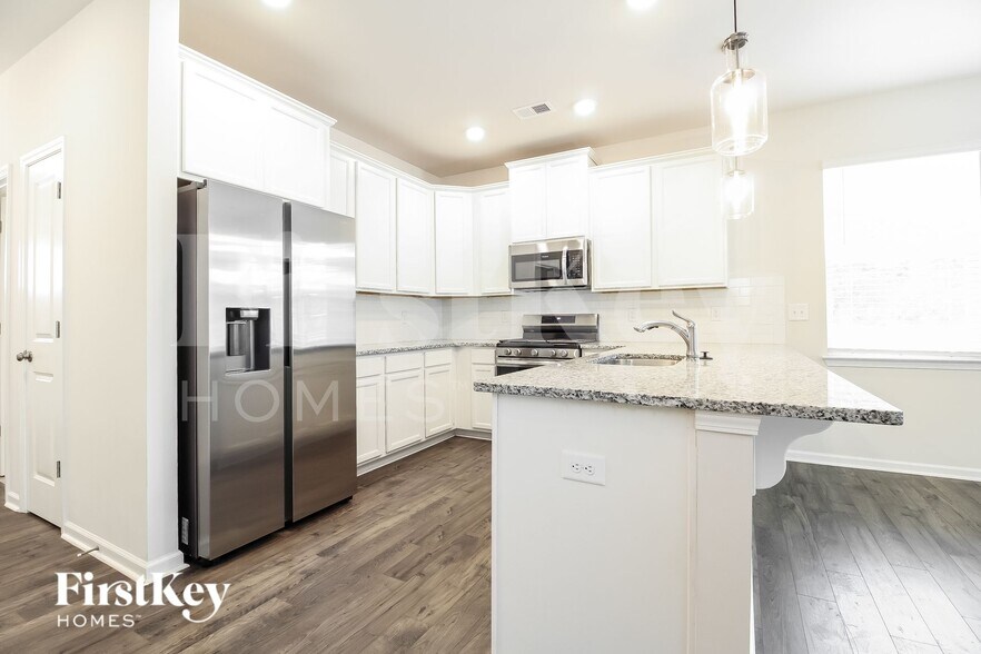 Building Photo - 1205 Mission Hill Ln
