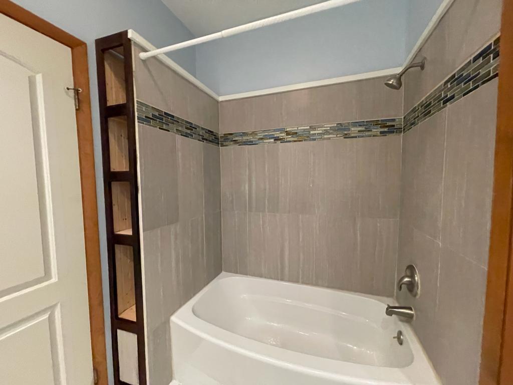 Building Photo - 4803 Foxwood Dr S