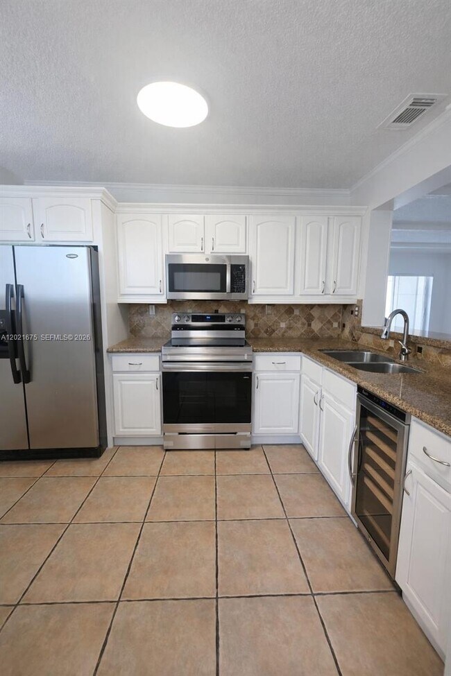Building Photo - 15761 SW 137th Ave