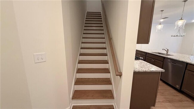 Building Photo - 903 Agate Ln