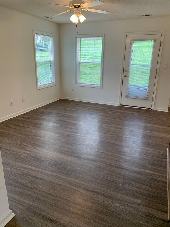 Building Photo - 113 Springwood Ln