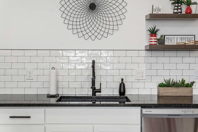 Building Photo - 2273 N Elderberry Dr