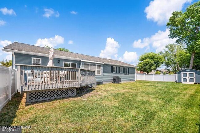 Building Photo - 1726 Briarwood Dr