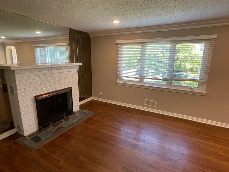 Building Photo - 544 Oritani Pl