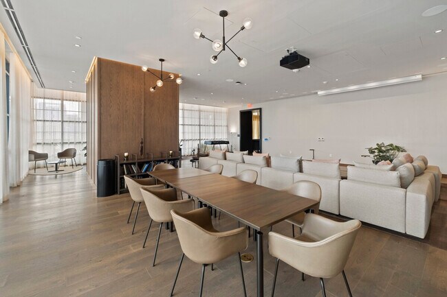 Building Photo - 215 SW 5th Ave