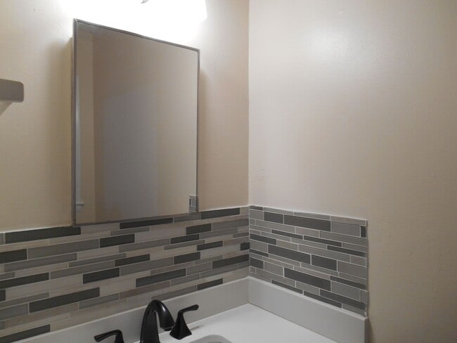 Building Photo - 3 Bedroom, 1.5 Bath brick home in Prescott Terrace