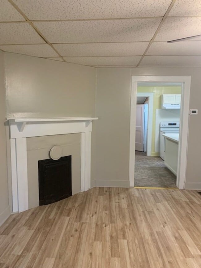 Building Photo - 303 Knitting Mill St