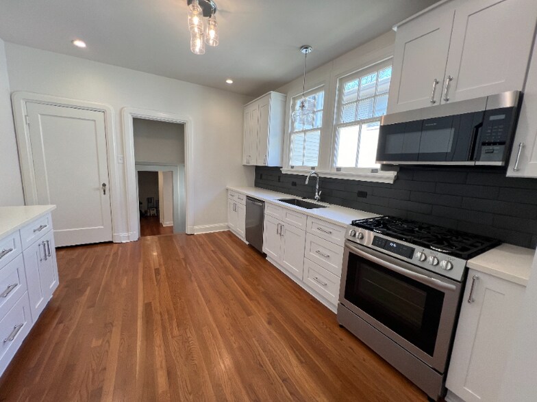 Building Photo - 224 Phosphor Ave