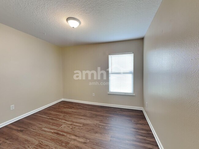 Building Photo - 1211 Spring Creek Ct