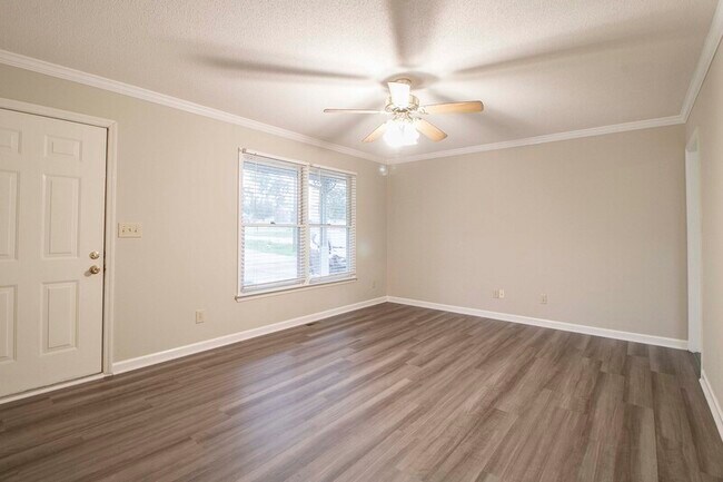 Building Photo - 2825 US-41