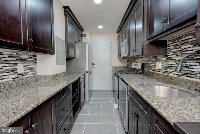 Building Photo - 1900 Lyttonsville Rd