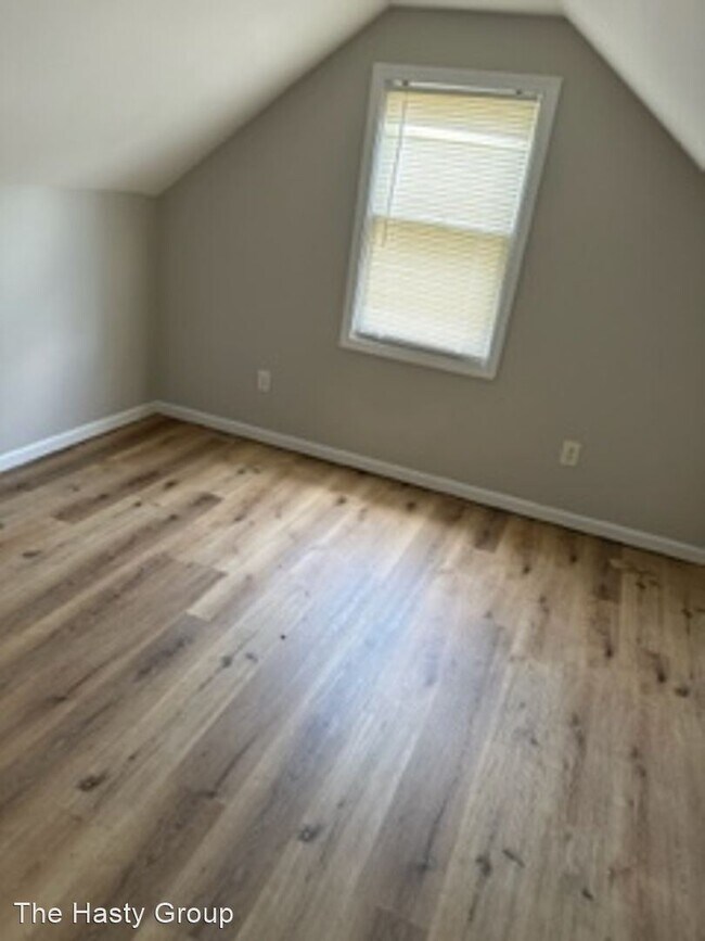 Building Photo - 4 br, 1 bath House - 5438 Norton Ave