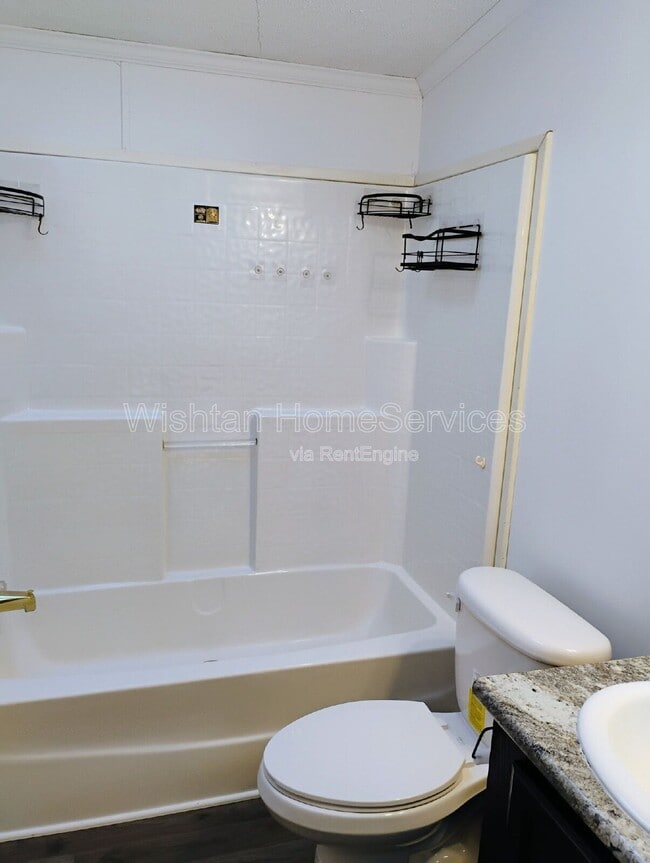 Building Photo - 120 Evergreen St