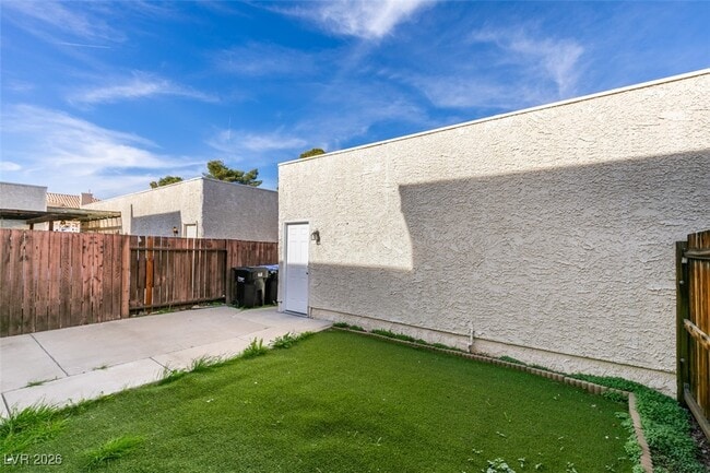 Building Photo - 764 Lawrence Dr