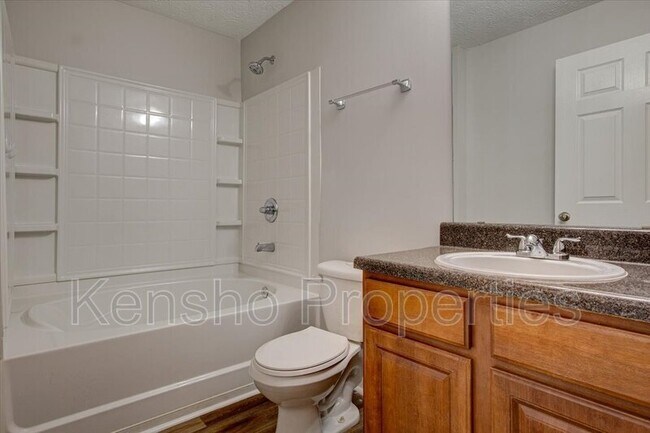 Building Photo - 5302 Fairington Club Dr