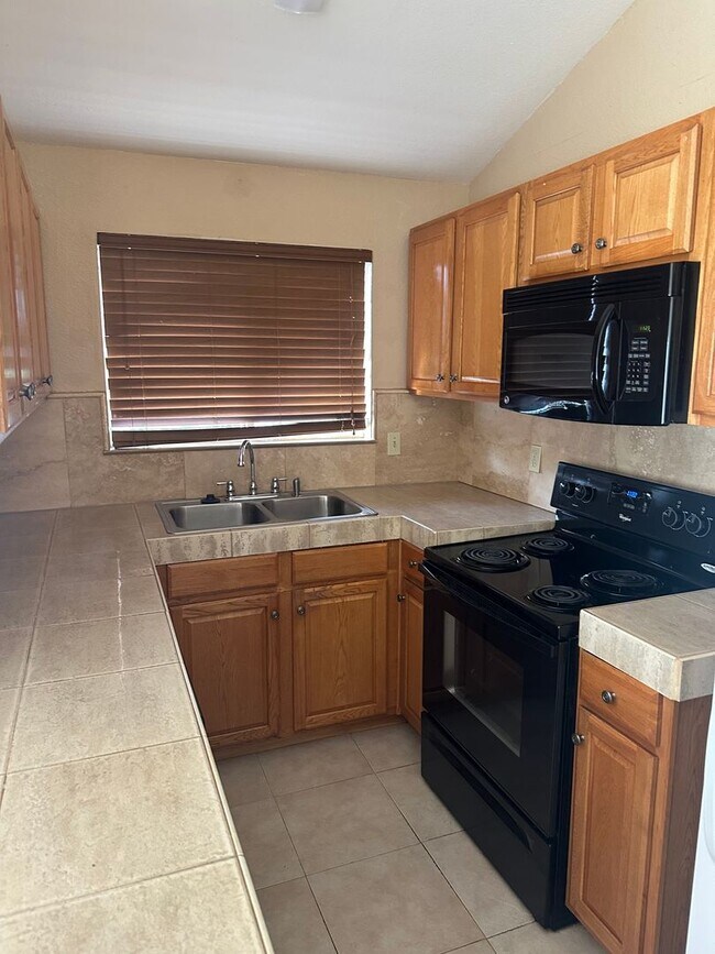 Building Photo - 891 St Andrews Dr