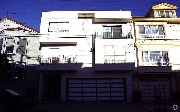 Building Photo - 733 5th Ave