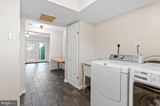 Building Photo - 689 Clearview Ave