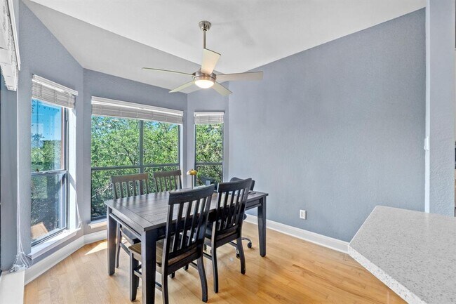 Building Photo - 4711 Spicewood Springs Rd