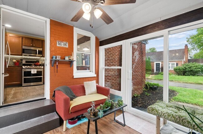 Building Photo - 2996 Woodbine Pl