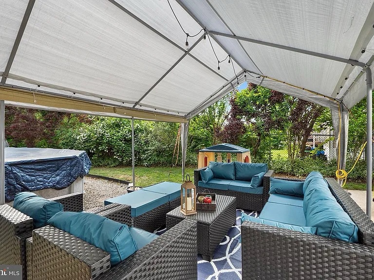 Building Photo - 5 Valley View Ct