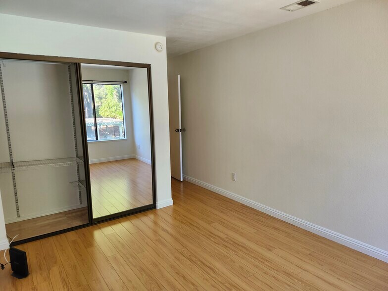 Building Photo - 40425 Chapel Way