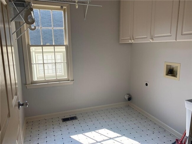Building Photo - 4208 Terrace Ct SE