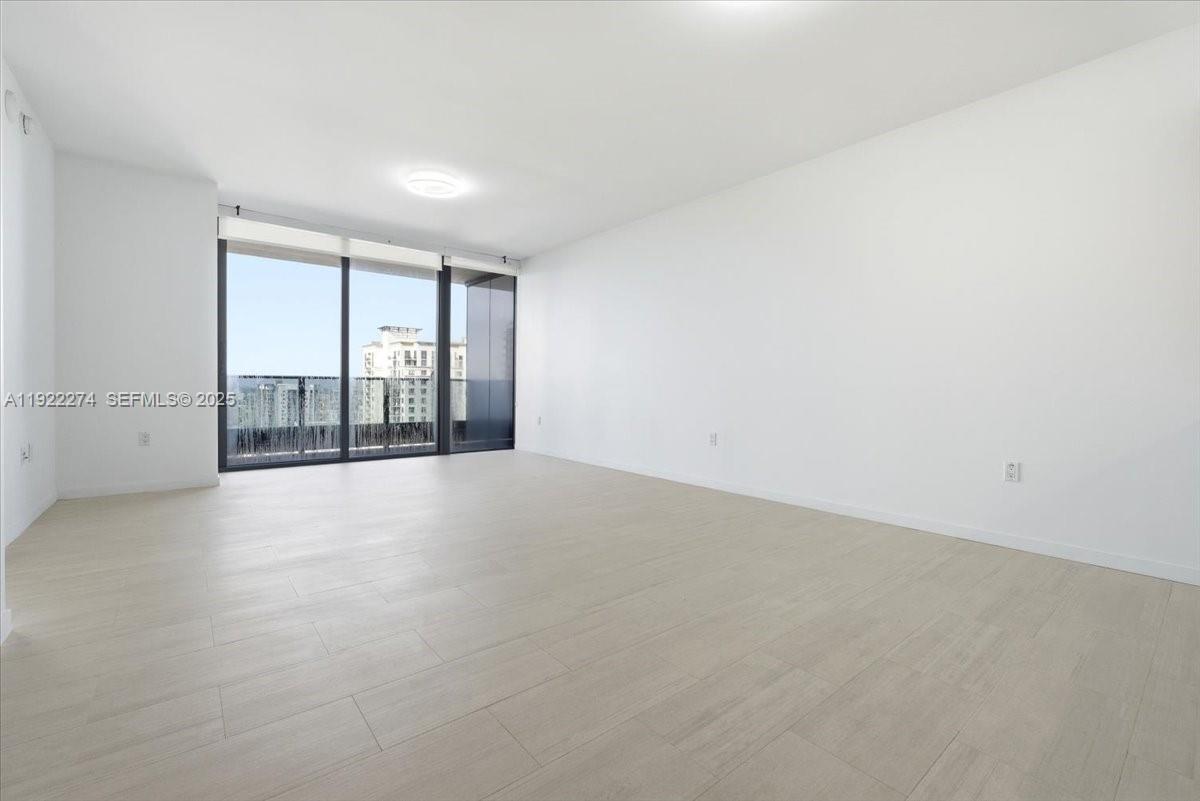 Building Photo - 1000 Brickell Plz