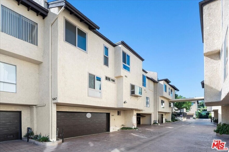 Building Photo - 5267 Coldwater Canyon Ave