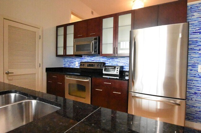 Building Photo - Chic, Contemporary 1 BD 1.5 BA Condo in the Mount Pleasant neighborhood of NW DC!!