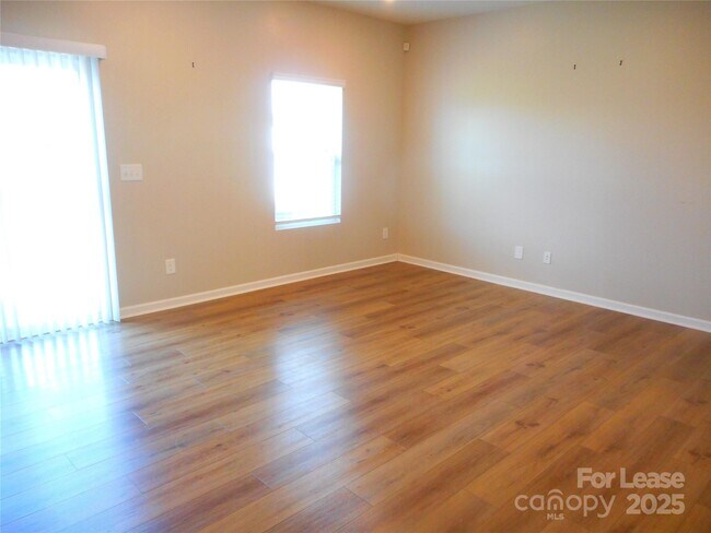 Building Photo - 5224 Maynard Hl Dr