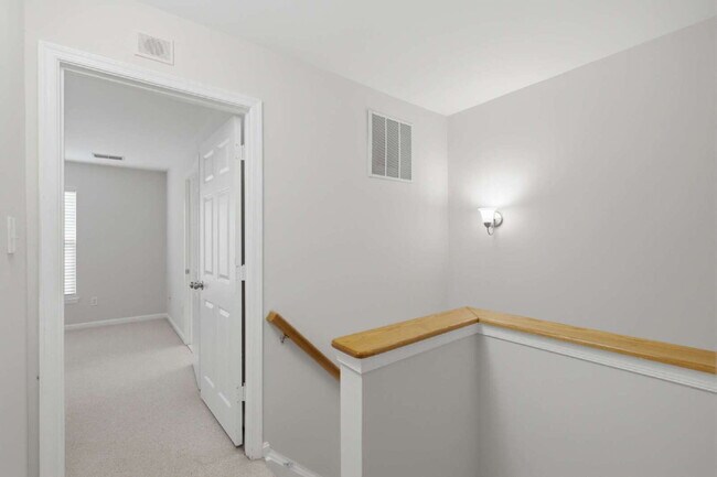Building Photo - Elegant End-Unit Townhome with Exceptional Community Amenities