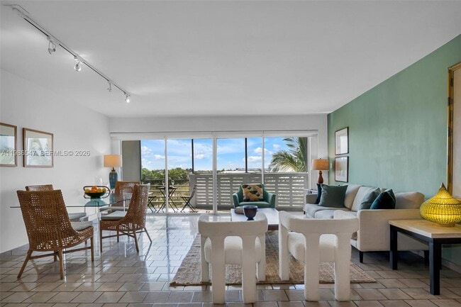 Building Photo - 555 Crandon Blvd