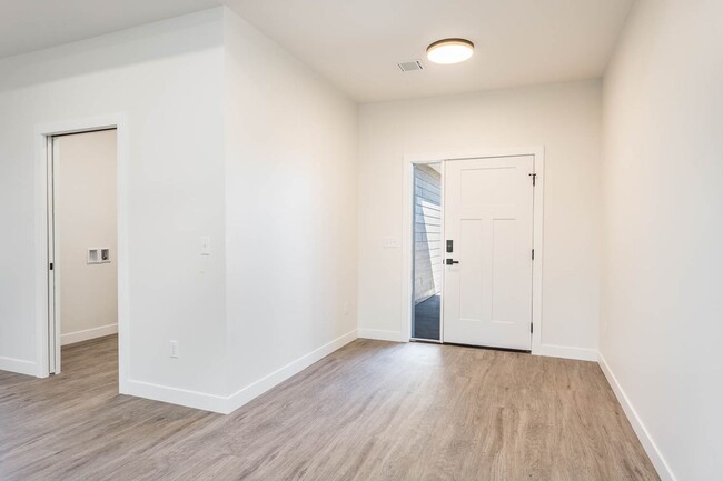Building Photo - Brand new 3 bed 2 bath Twin home in Tea